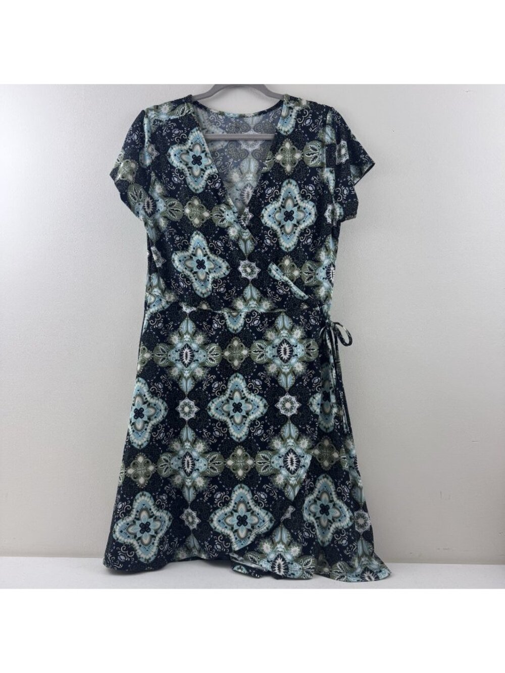 Just Be... Short Sleeve Black Green Floral Dress Size L Pull Over Wrap Look Tie
